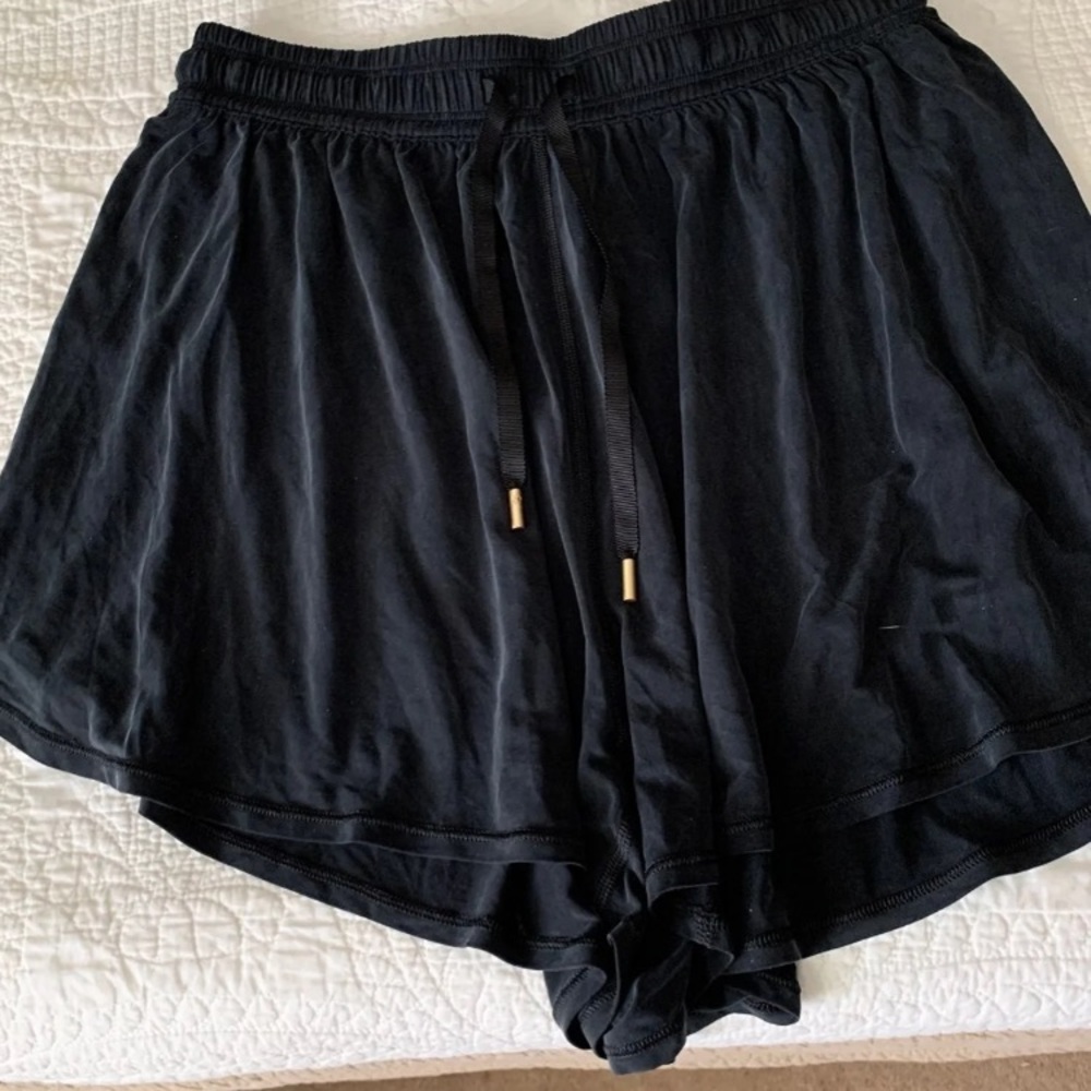 Lululemon NWOT Principal dancer shorts